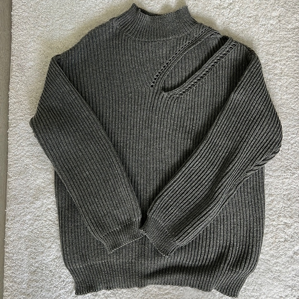 Grey sweater, size S.